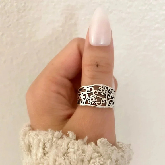 925 Sterling Silver Flower Ring Flower Cutout Ring Vintage Floral Ring Resizable - Picture 10 of 10